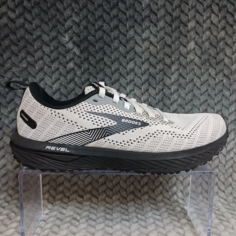Brooks Revel 6 White Black Women's Walking Running Sneakers Shoes Size 7